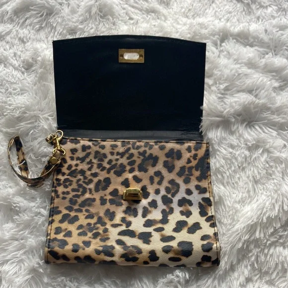 Leopard wristlet! - Picture 4 of 5